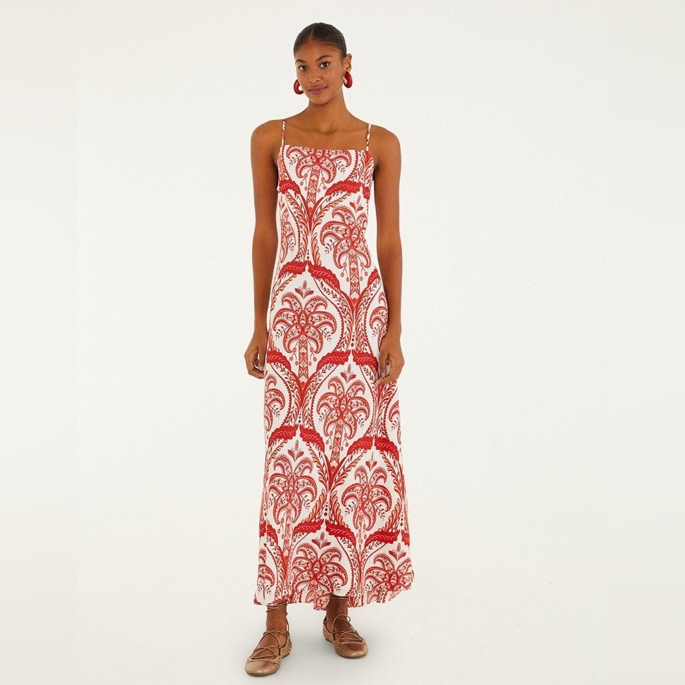 Farm Rio: Off-White Tropical Cameo Slip
Lenzing™ Ecovero™ Maxi Dress